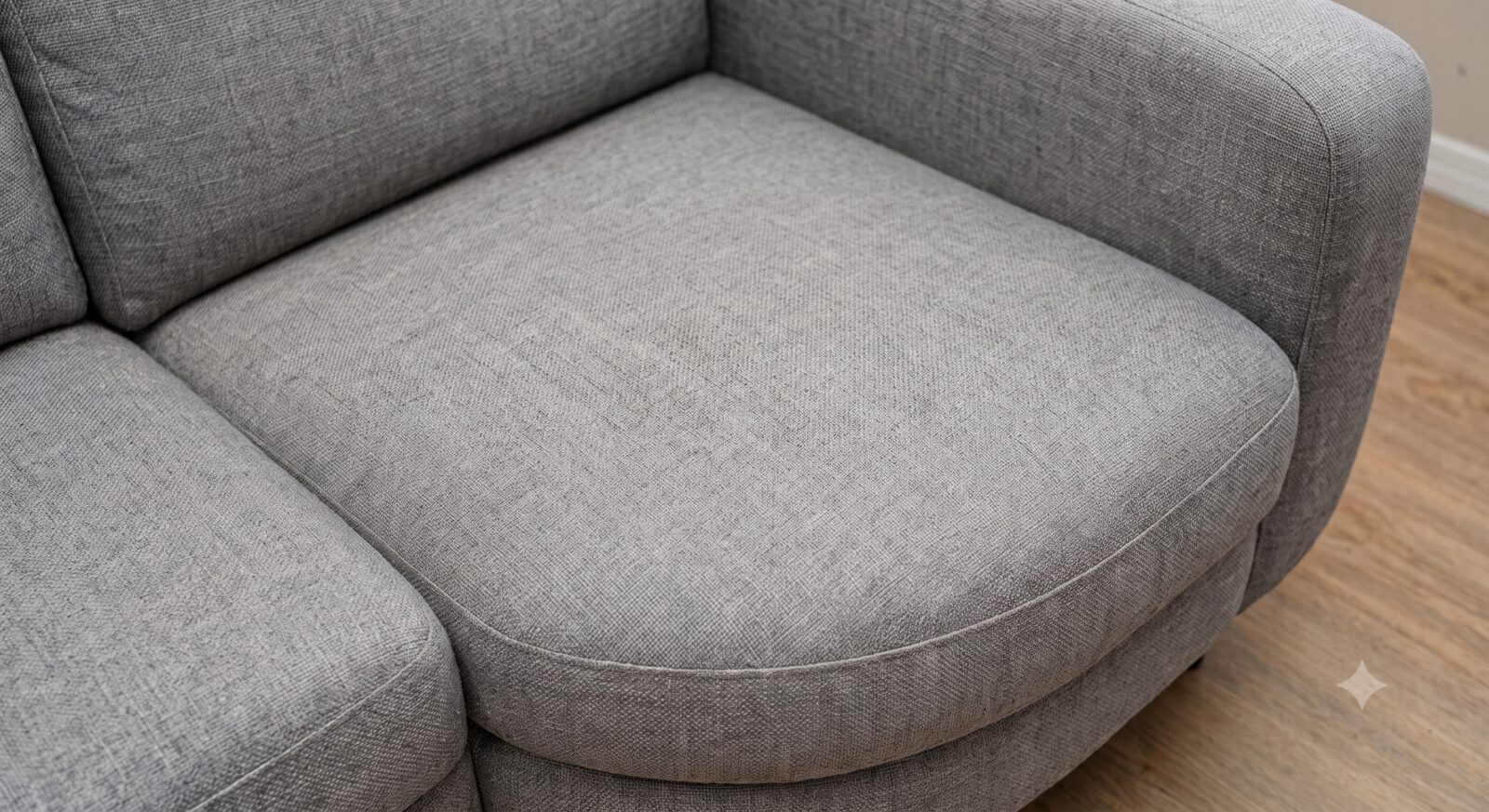 Sofa nach der Tiefenreinigung